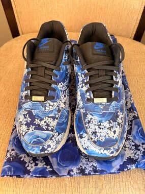 Nike Women’s Air Max Floral Blue and Black Sneakers